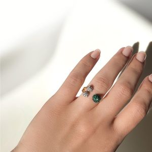 18K SOLID GOLD fine jewelry ring w/ green & clear synthetic gemstones, size 6.75